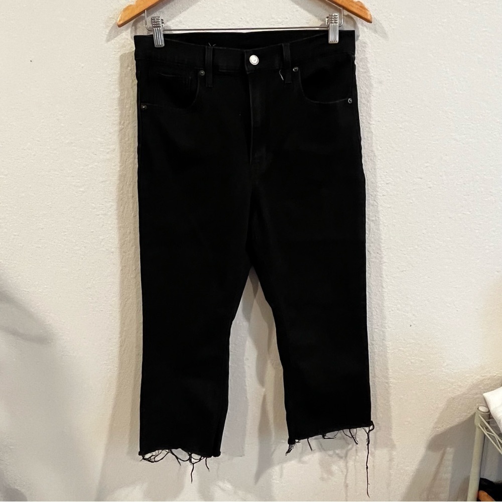 Levi’s size 30 black raw hem cropped jeans soft stretchy